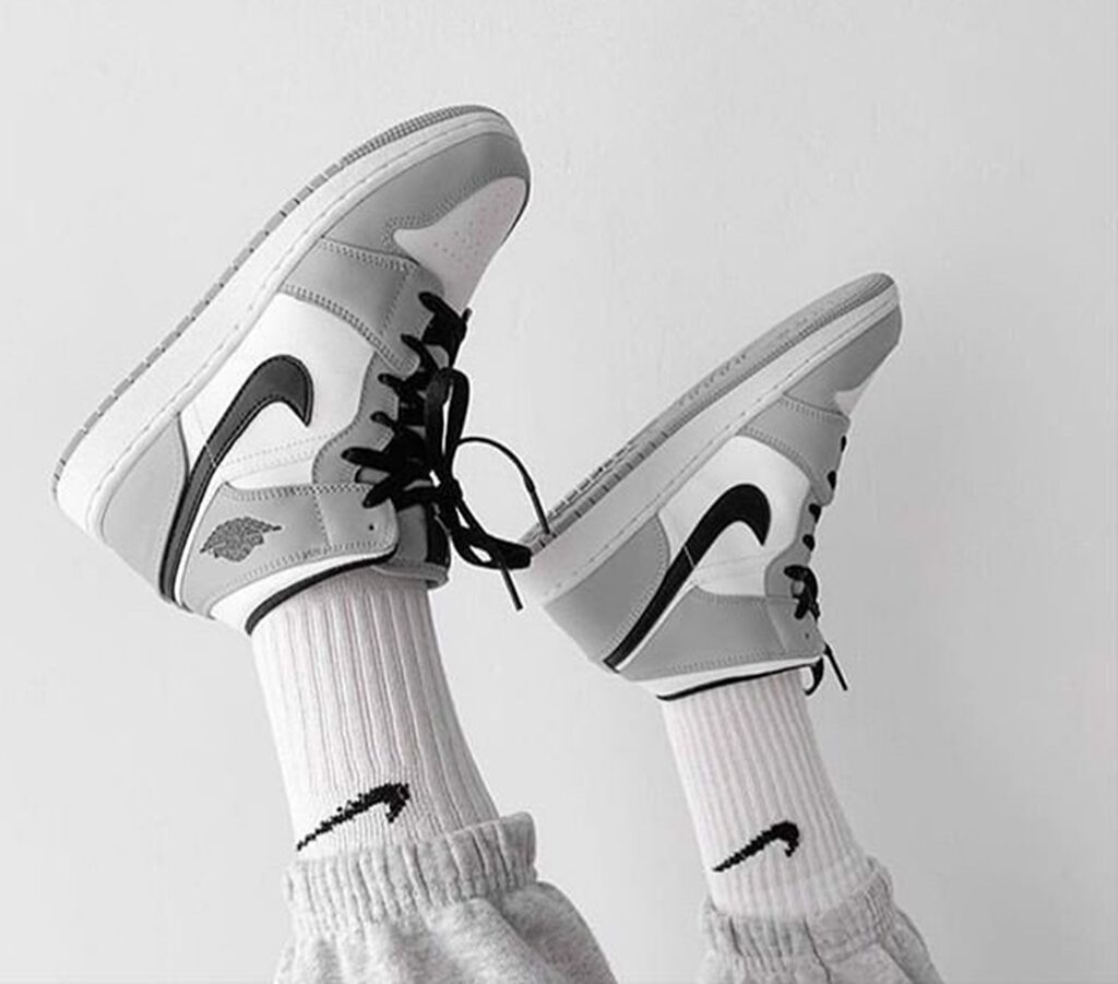 Nike Air Jordan 1 Mid 'Smoke Grey' 554724-092 - Ảnh 2