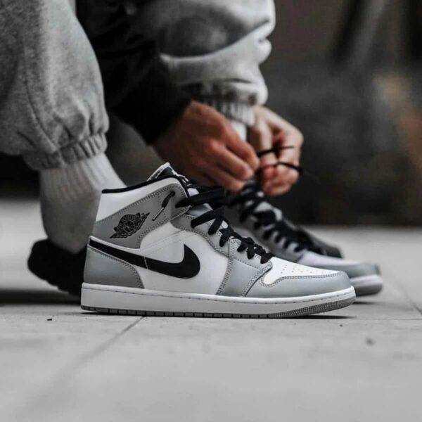 Nike Air Jordan 1 Mid 'Smoke Grey' 554724-092 - Hình ảnh 3